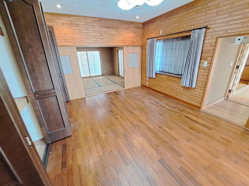 足利市野田町　中古住宅  内観写真（リビング以外の居室）