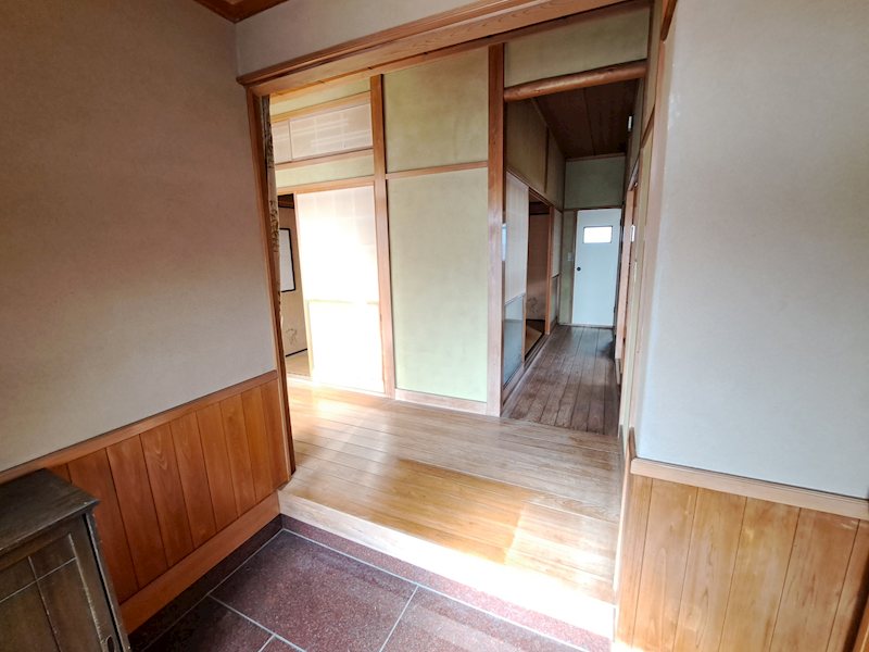 足利市野田町　中古住宅  現地写真（玄関）