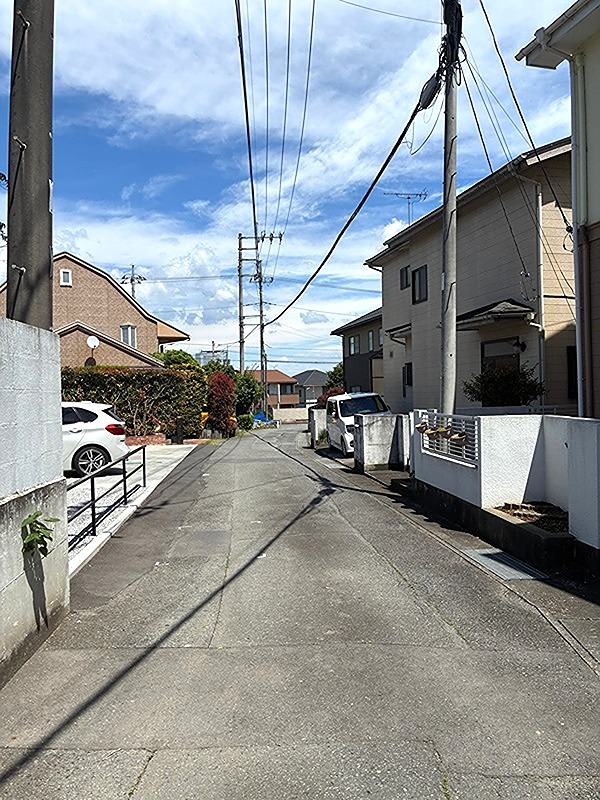 高崎市片岡町三丁目　土地（古家付） 現地写真（前面道路含む現地写真）