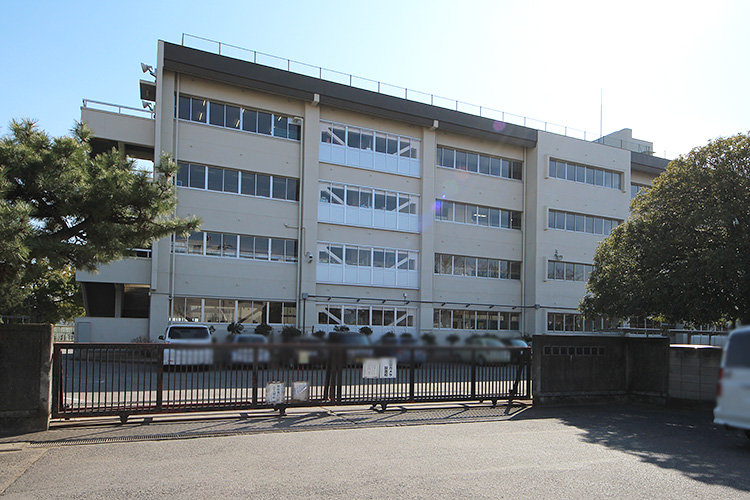 太田市飯塚町　中古住宅 中学校