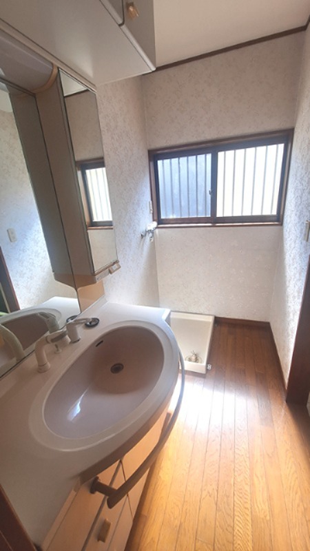 入間市大字小谷田　中古住宅  内観写真（洗面台・洗面所）