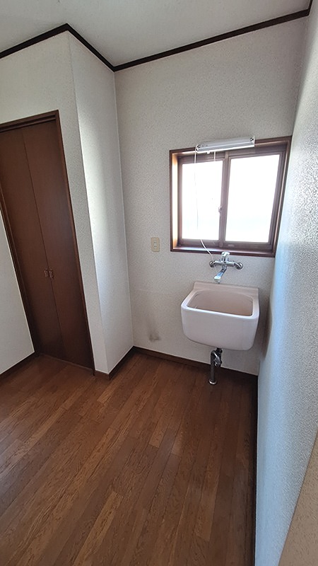 入間市大字小谷田　中古住宅  内観写真（洗面台・洗面所）