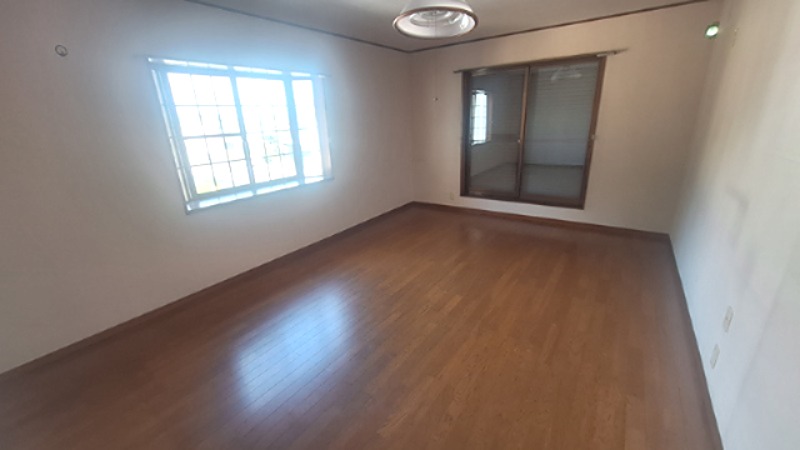 入間市大字小谷田　中古住宅  内観写真（リビング以外の居室）