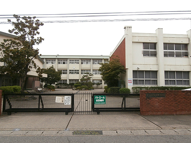 高崎市下之城町　中古住宅 中学校