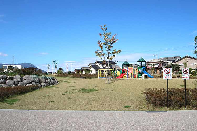 高崎市金古町　中古住宅 公園