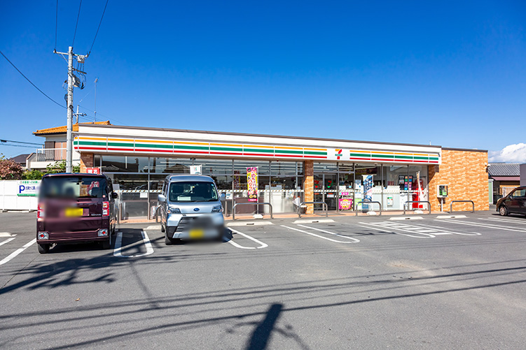 太田市由良町　中古住宅 コンビニ