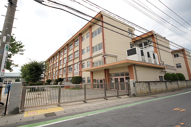 前橋市箱田町　中古住宅 小学校