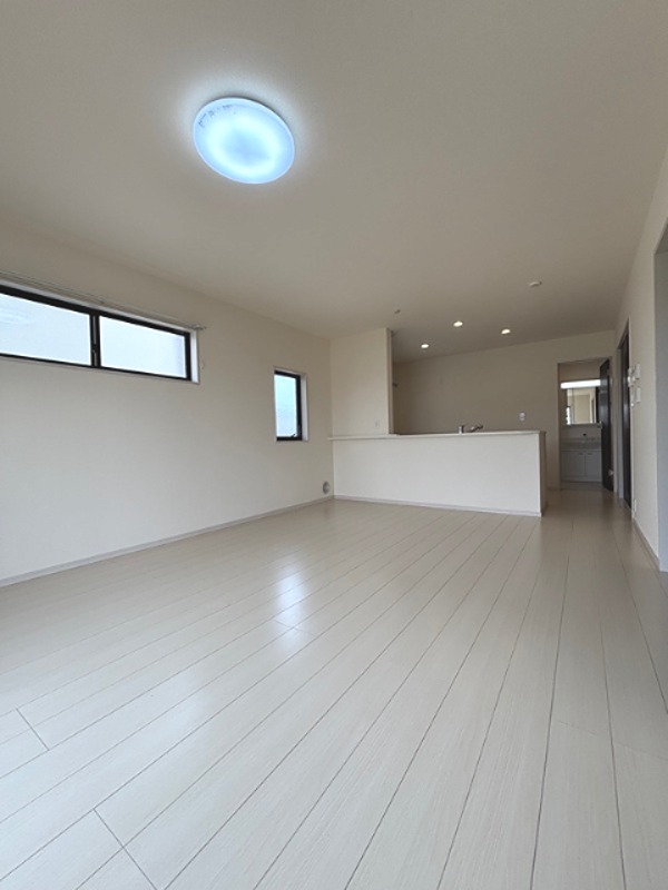 伊勢崎市境保泉　中古住宅  内観写真（リビング）