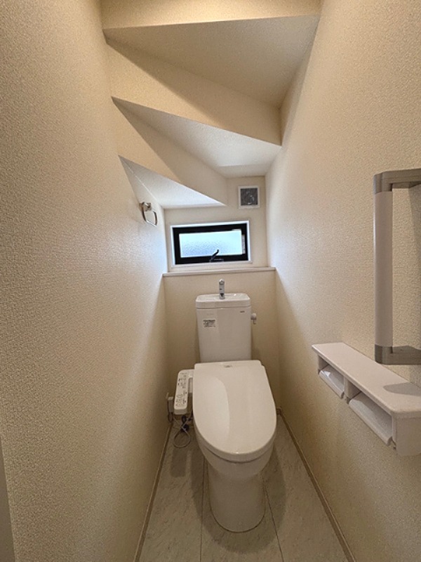 伊勢崎市境保泉　中古住宅  内観写真（トイレ）