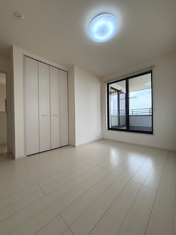 伊勢崎市境保泉　中古住宅  内観写真（リビング以外の居室）