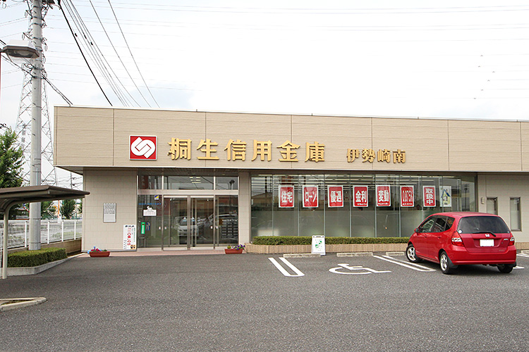 伊勢崎市境保泉　中古住宅  銀行