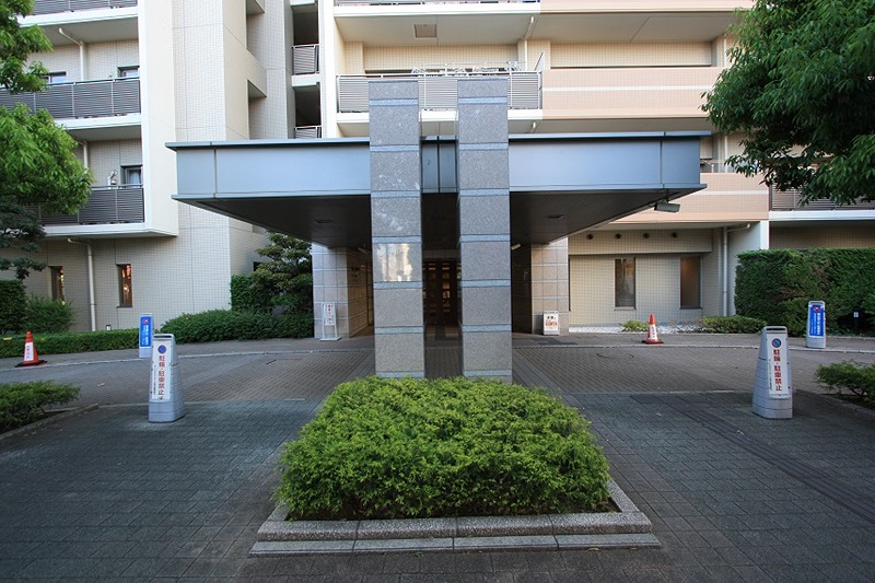 オーベルグランディオ萩中　１号棟 現地写真（玄関）