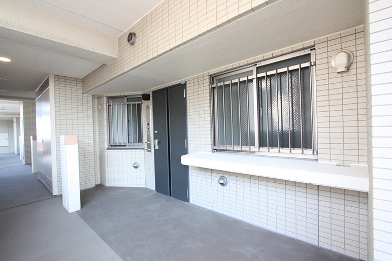 オーベルグランディオ萩中　１号棟 現地写真（玄関）