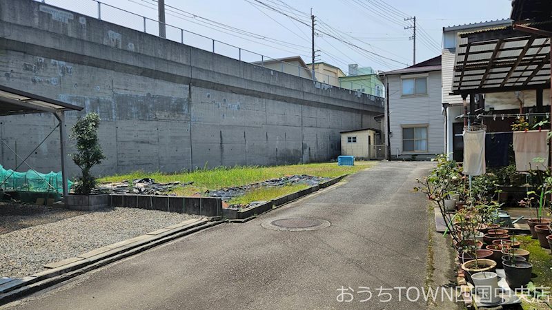 川之江町西新町　土地 その他