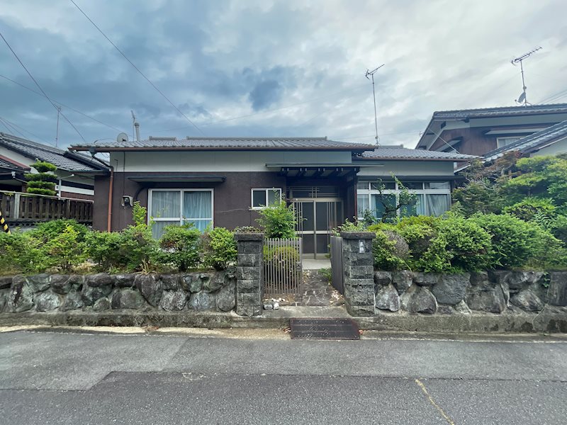 菊間町長坂　中古住宅 外観写真