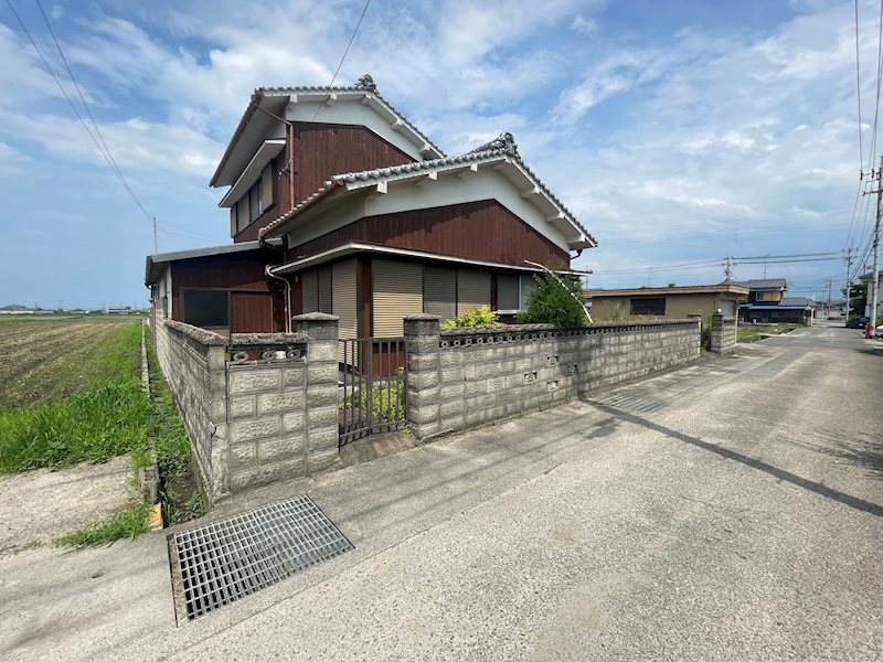 西条市喜多台　中古住宅 外観写真