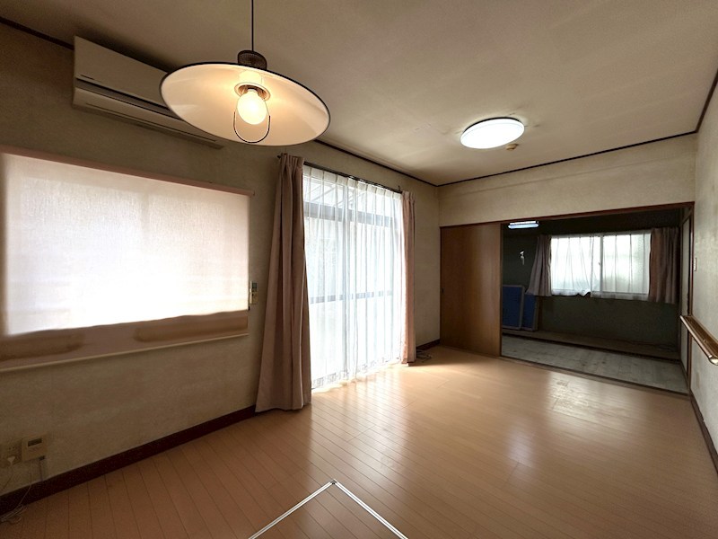 松山市みどりヶ丘　戸建 内観写真（リビング）