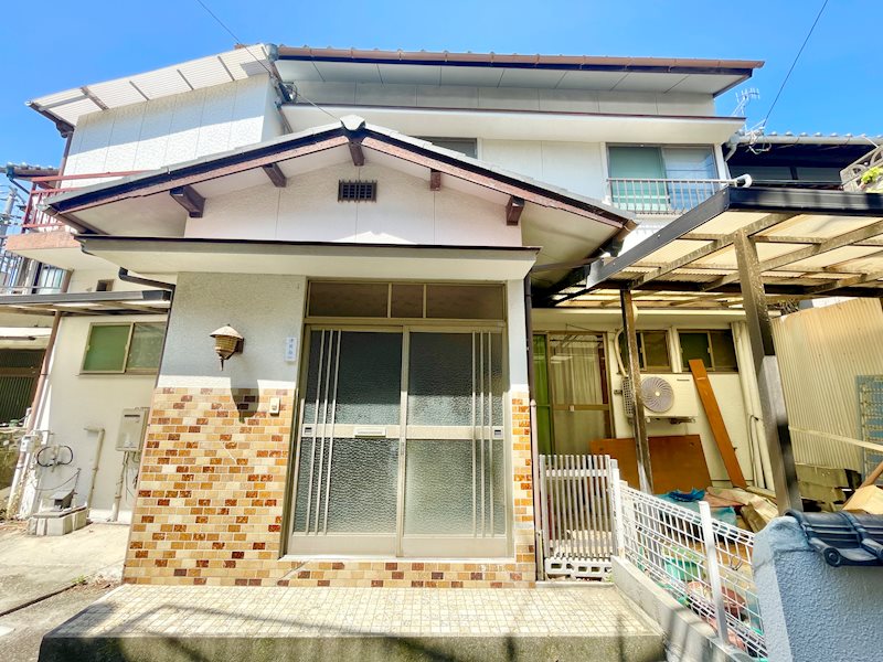 菊間町浜　中古住宅 外観写真