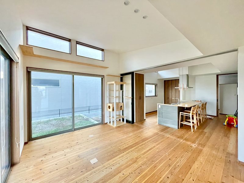 新谷　中古住宅 内観写真（リビング）