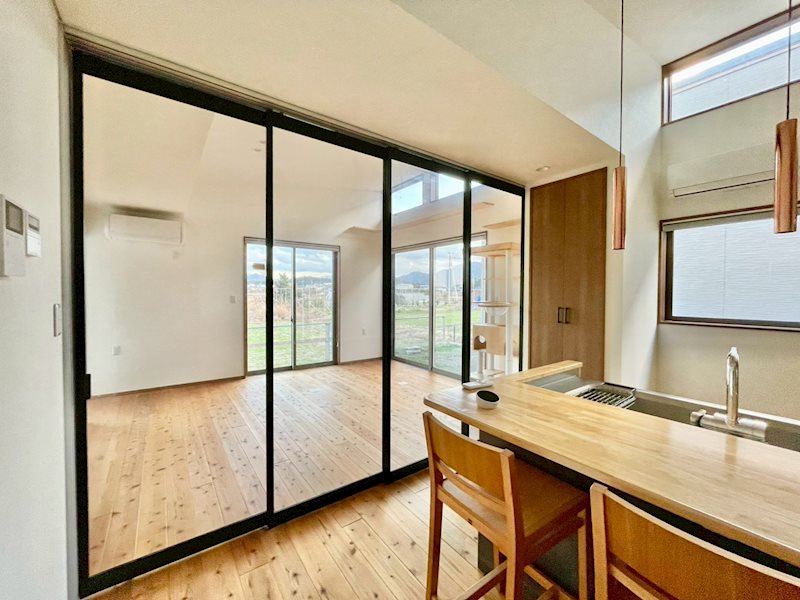 新谷　中古住宅 内観写真（リビング）