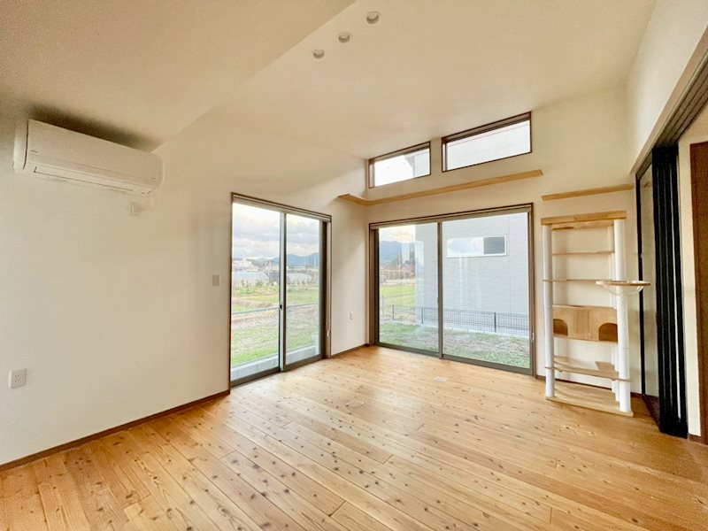 新谷　中古住宅 内観写真（リビング）