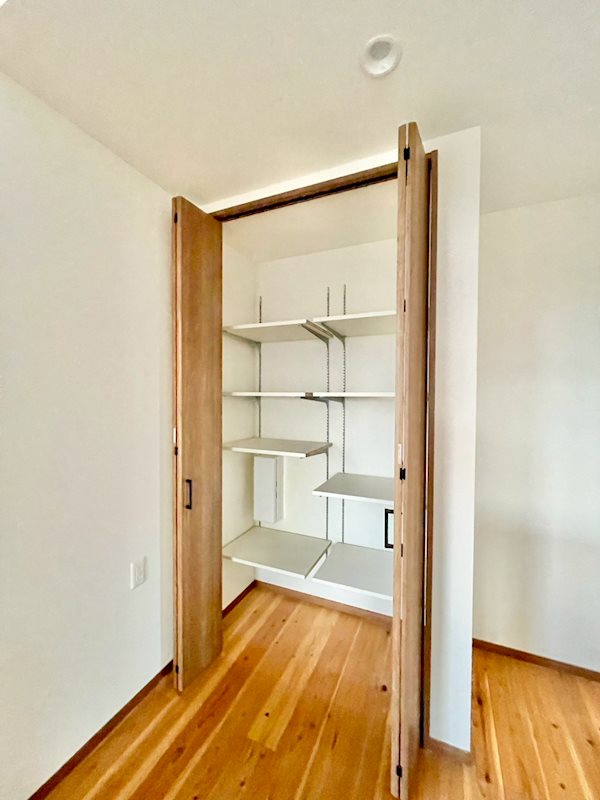 新谷　中古住宅 内観写真（収納）