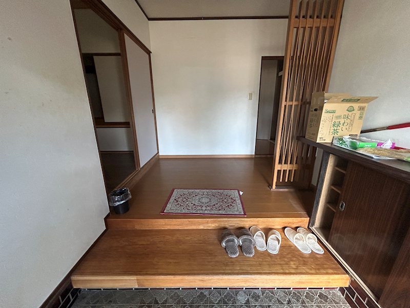 新居浜市瀬戸町 現地写真（玄関）