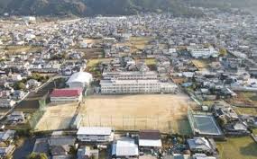 新居浜市北内町 中学校