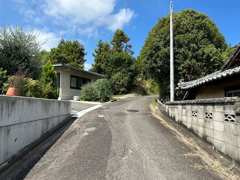川之江町天生津　土地 現地写真（前面道路含む現地写真）