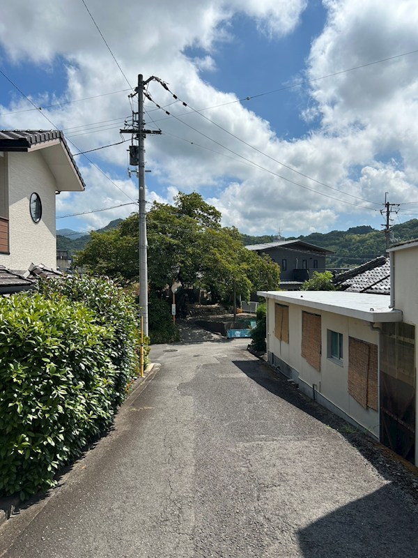 川之江町天生津　土地 現地写真（前面道路含む現地写真）