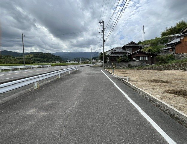 玉川町三反地　土地 現地写真（前面道路含む現地写真）