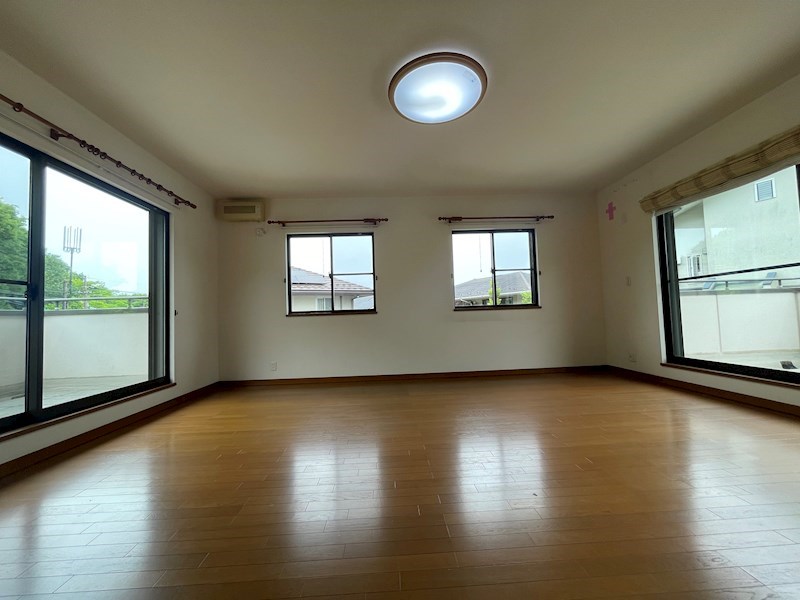 京都市西京区御陵大枝山町1丁目戸建 内観写真（リビング以外の居室）
