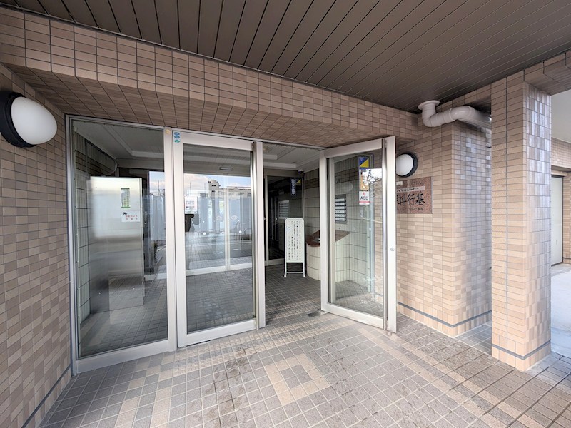 ロイヤルシャトー伊丹行基 共用部写真（エントランス）