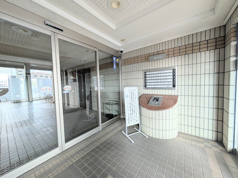 ロイヤルシャトー伊丹行基 共用部写真（エントランス）