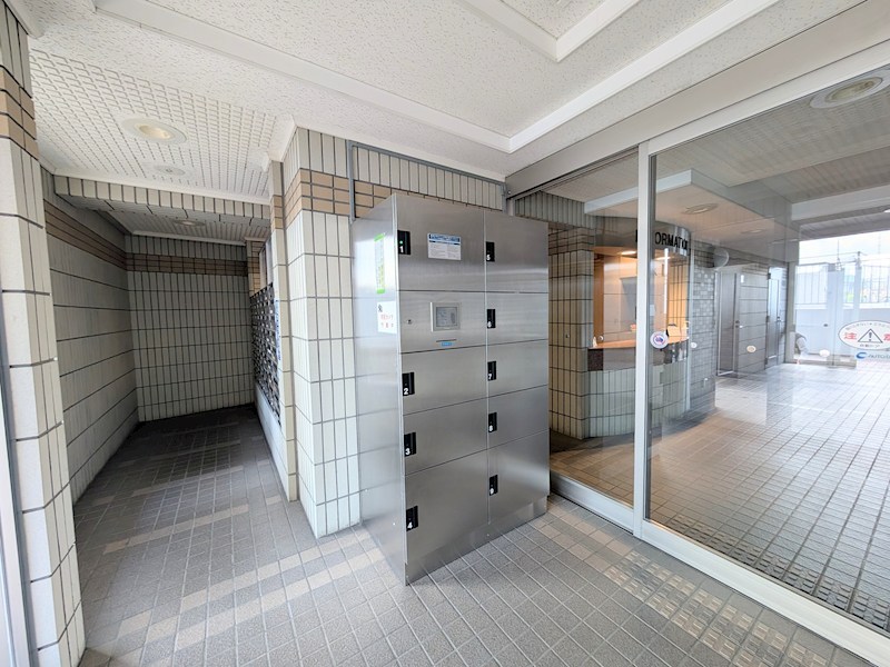 ロイヤルシャトー伊丹行基 共用部写真（エントランス）