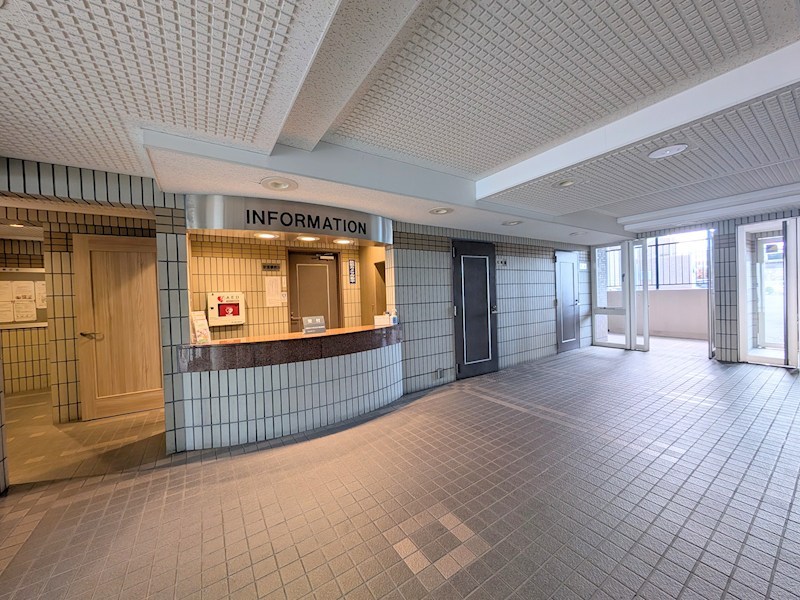 ロイヤルシャトー伊丹行基 共用部写真（ロビー）