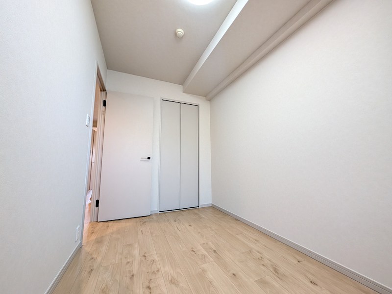 ロイヤルシャトー伊丹行基 内観写真（リビング以外の居室）