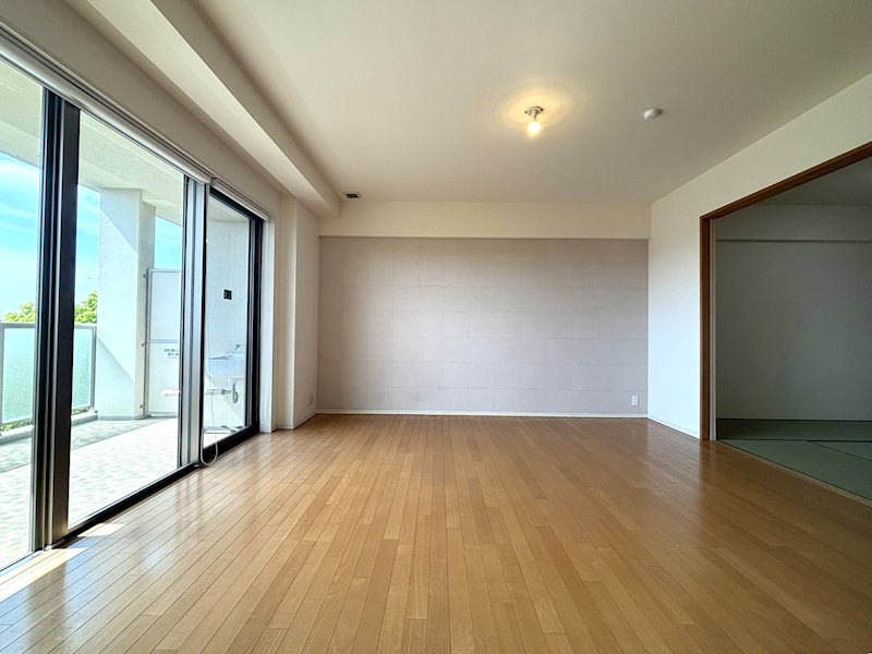 グランドメゾン東戸塚２番館 同仕様写真（リビング）