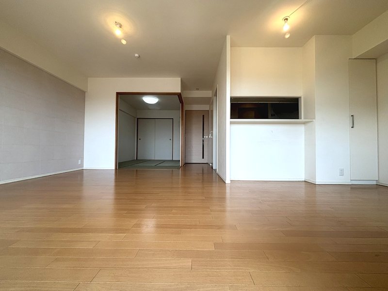 グランドメゾン東戸塚２番館 同仕様写真（リビング）