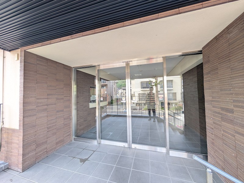 ユニハイム池田緑ヶ丘 共用部写真（エントランス）