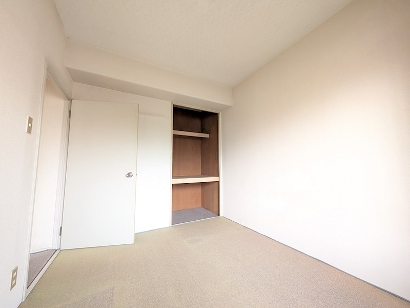 ユニハイム池田緑ヶ丘 内観写真（リビング以外の居室）