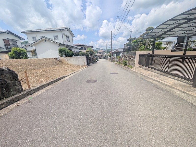 川西市清和台東1丁目土地 現地写真（前面道路含む現地写真）