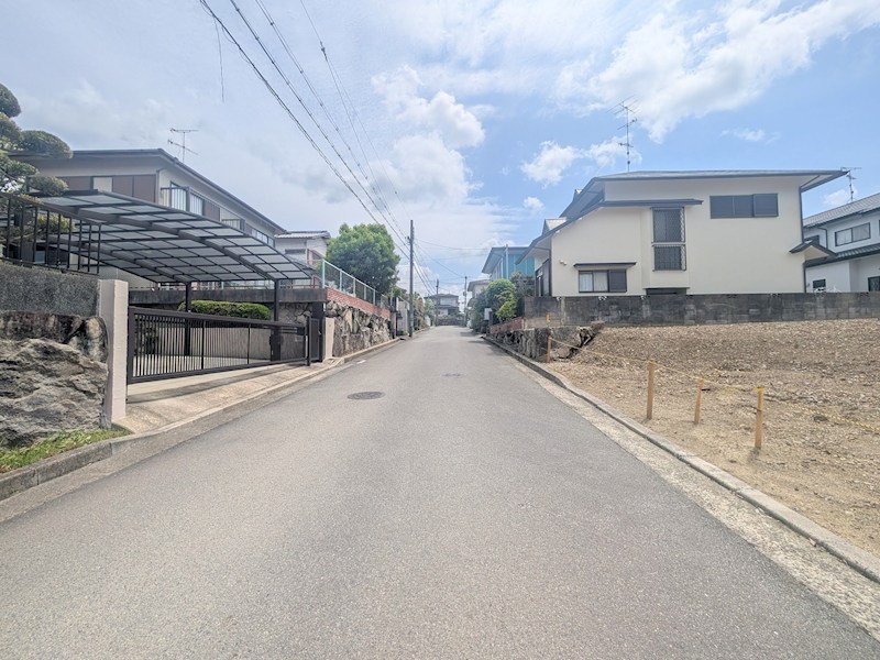 川西市清和台東1丁目土地 現地写真（前面道路含む現地写真）