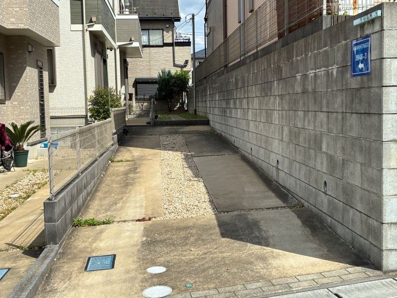 松戸市上本郷中古住宅 現地写真（駐車場）