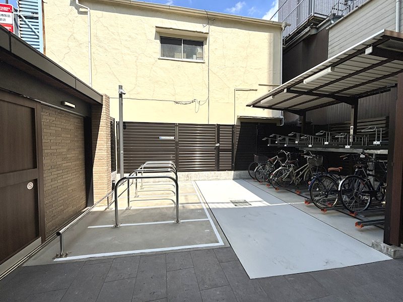 リビオレゾン練馬中村橋千川通り 共用部写真（駐車場）