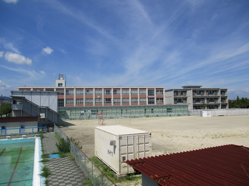 桑名市筒尾4丁目 小学校