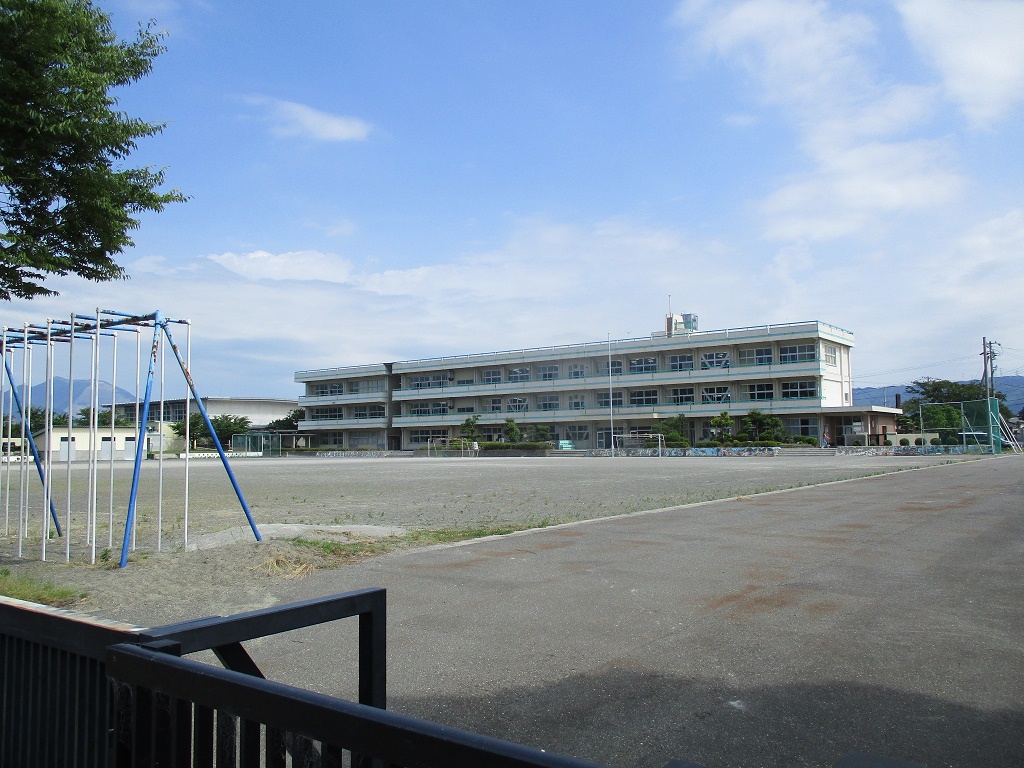東員町八幡新田 小学校