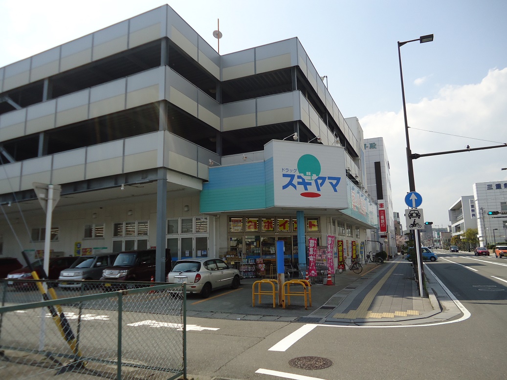 プレイズ桑名中央町 ドラッグストア