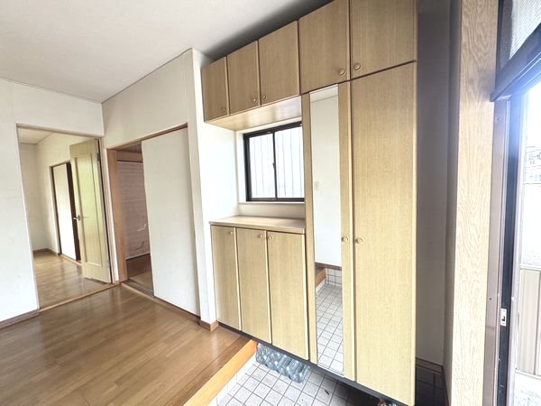岐阜県多治見市小名田町６丁目 現地写真（玄関）