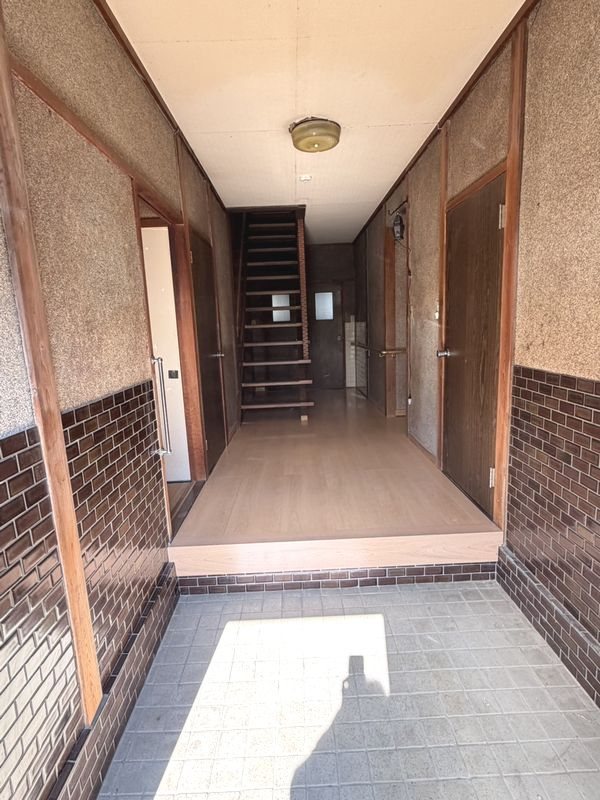 岐阜県多治見市下沢町４丁目 現地写真（玄関）